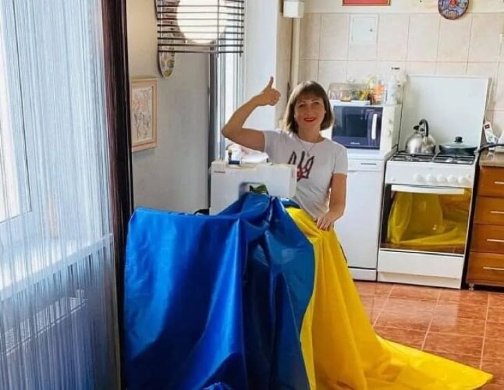 Из чего сшить флаг Украины в домашних условиях?